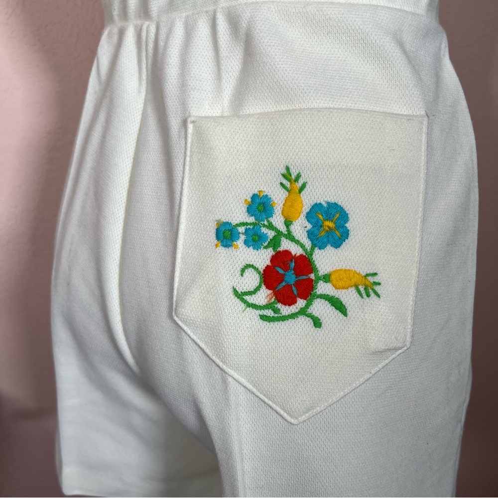 Vintage Floral Embroidery High Waisted white Polyester Shorts 1960 1970 medium - Picture 12 of 16